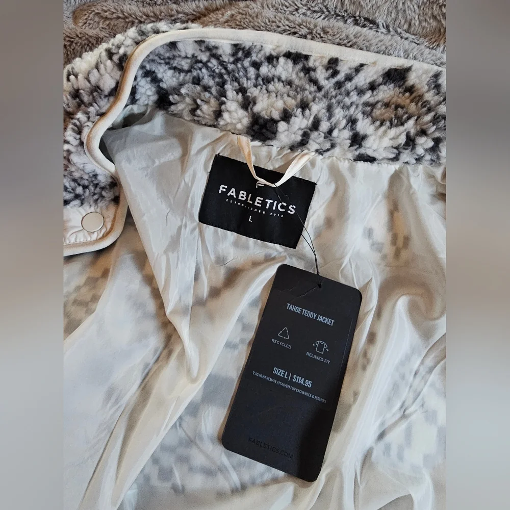 Fabletics tahoe teddy jacket white and gray (Authentic) - Picture 4 of 5